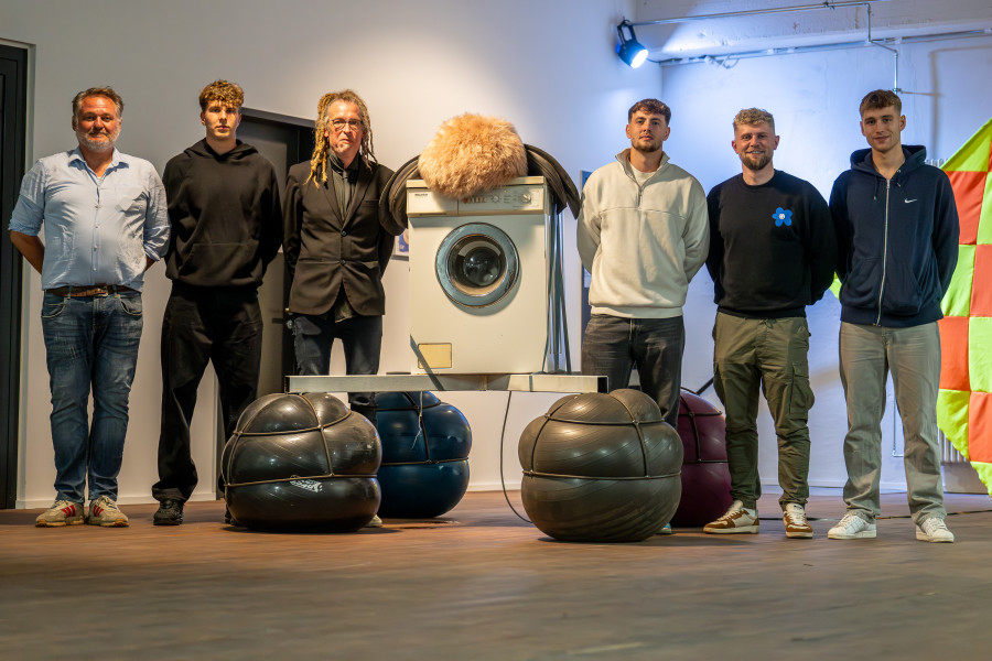 Rainer Weber (Künstler vom Waschmaschinen-Rodeo), Justin Faltyn, Bastian Fritsch, Justin Gröger, Sebastian Kmiec und Bjarne Kasper Foto: Sven Peter