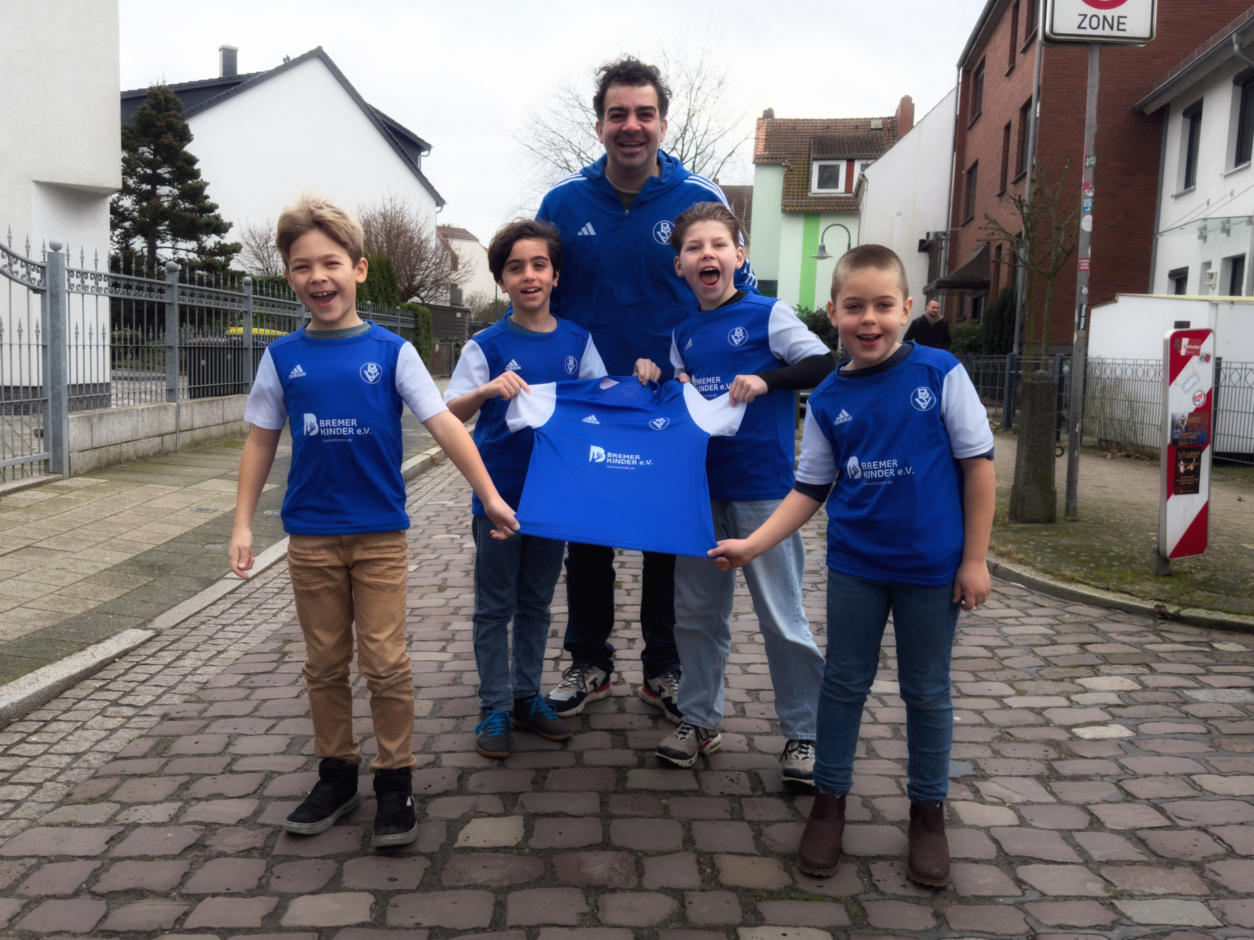 Neue Trikots und Jacken für die E-Jugend