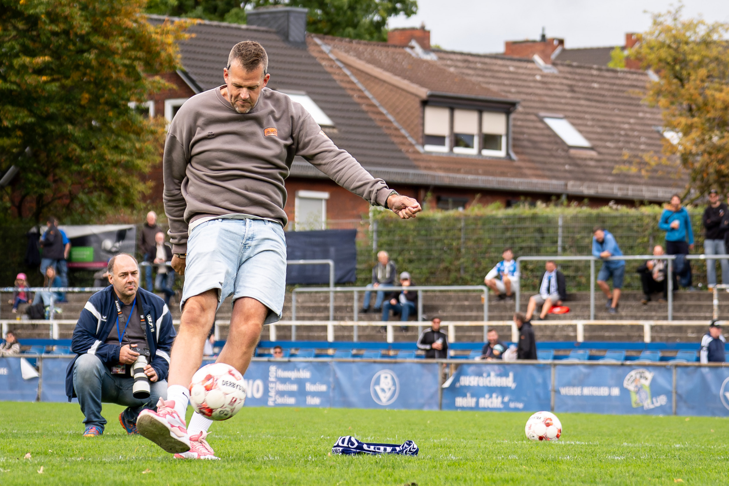 Action in der Halbzeitpause gegen den HSC Hannover